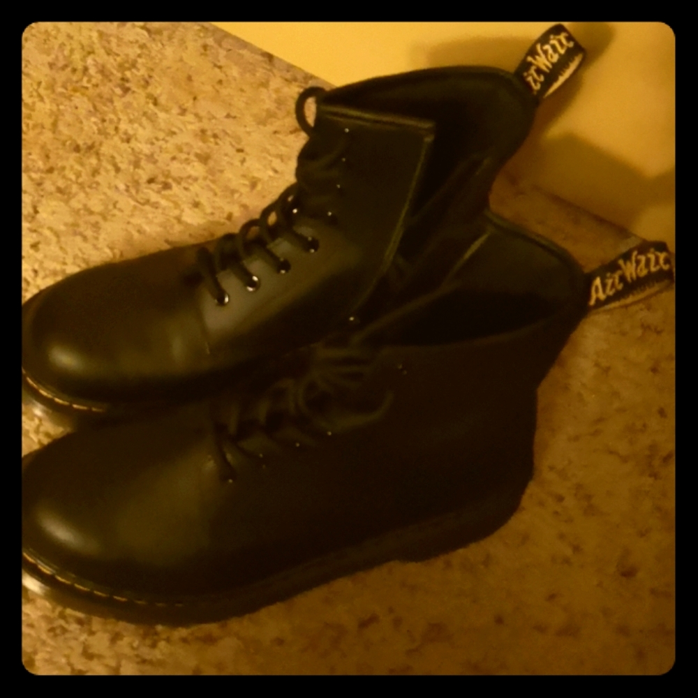 BRAND NEW 1460 DOC MARTENS
